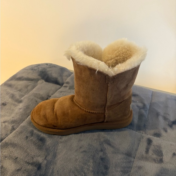 Girls Uggs Boots Size 3 - Picture 2 of 7